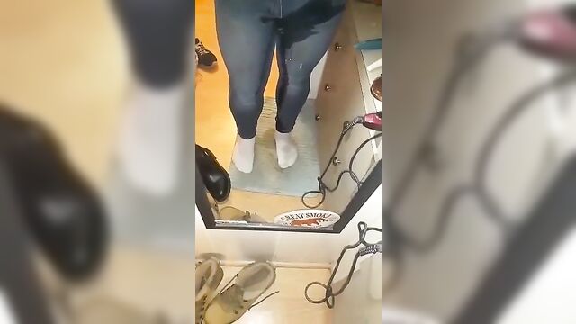 Mirror pissing