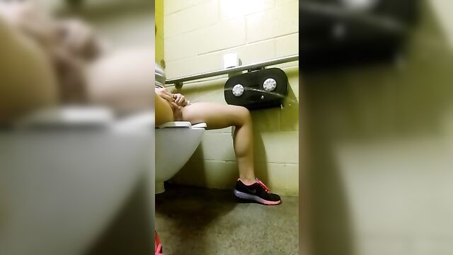 Fav Piss Vids - Messy Public Bathroom Piss