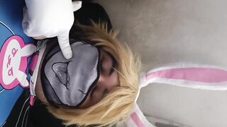 Femboy D.va se viene en su traje