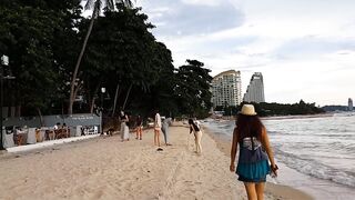 Upskirt NO PANTIES n BUTT PLUG insertion on PUBLIC Miami Style Beach