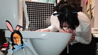 HUMAN TOILET MILF Slut with big tits licks the toilet bowl.