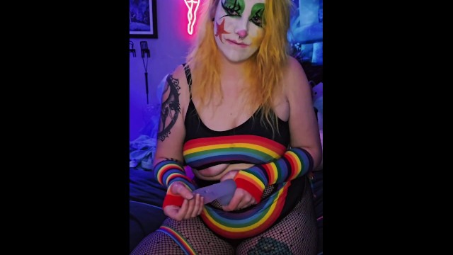 Chubby MILF Clowncore Praise JOI