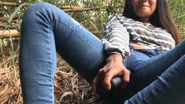 Me caliento en el bosque y uso mi Domi, mientras fumo