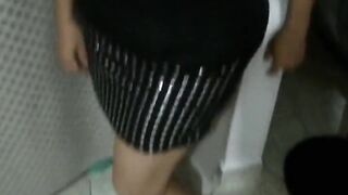 despues de llegar de la oficina mi esposo me recibe con su verga muy dura y lista para darmela