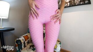 Sloppy Blowjob Leads to Huge Cumshot on Leggings