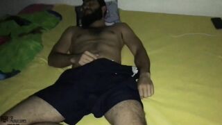 Le doy unas buenas mamadas al cachondo de mi hermanastro hasta que se corre en mi boca - En español