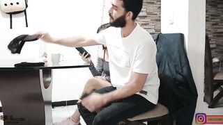 petite latina juega con la verga de su vecino en reunion de amigos - PORNO EN ESPAÑOL