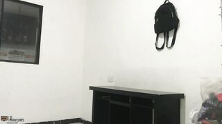 Le doy una buena mamada a mi novio a cambio de ayudarme a doblar mi ropa-Porno en español