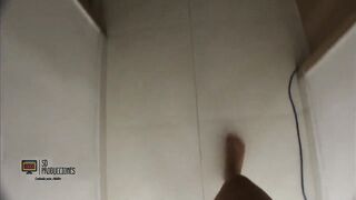 Mi puta hermanastra me espera en la habitación con una lancería muy provocativa y la follo