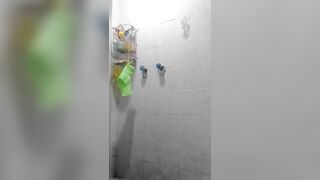 Me bañaba y me dieron ganas de follar