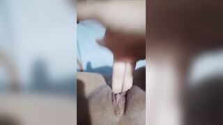 Viendo a mi madrastra masturbarse para mi hasta el orgasmo