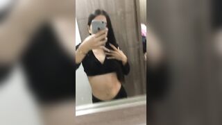 Niñera cliente se toca en le baño de su trabajo