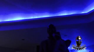 Sumiso es usado como juguete sexual para el placer de su Ama hasta comer su propio semen de los pies
