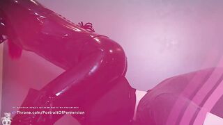 Facesitting Femdom In Full Latex: Controlling his breath with with her rubber ass