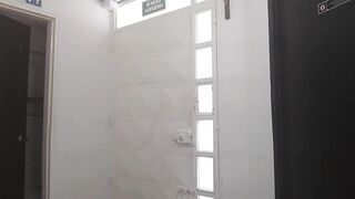 llamo al técnico de lavadoras para que la arregle y termino seduciéndolo para que me folle