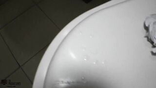 Hijastro deja semen por toda la casa antes de follarse a madrastra - Porno en Español
