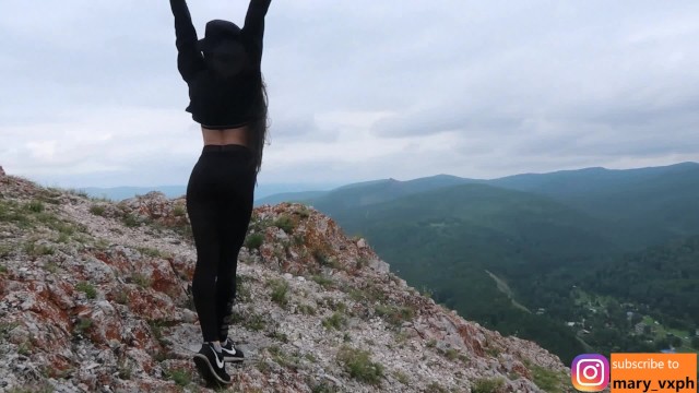 Hottie in leggings gets a fuck and a facial in the mountains