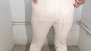 Badi bahan Ko Pissing karte Hu Chupke Se Dekha - Desi Indian Teen Piss Video