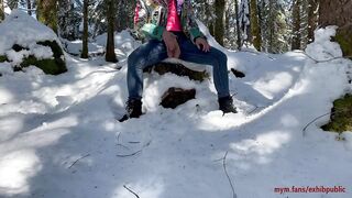 je fais pipi dans la neige et je me fais pissé sur la chatte ensuite, hentai, milf