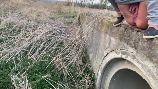 OUTDOOR PEE-Instagram: ClaudiaMacc7