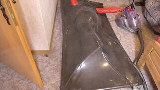 First Try of vacbed with hands with Demask Latex Torpedotit suit