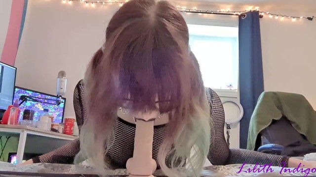 Goth girl friend gives wet blowjob