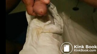 Jeux scatos, masturbation, caca culotte, pipi, culottes souilées, éjaculations