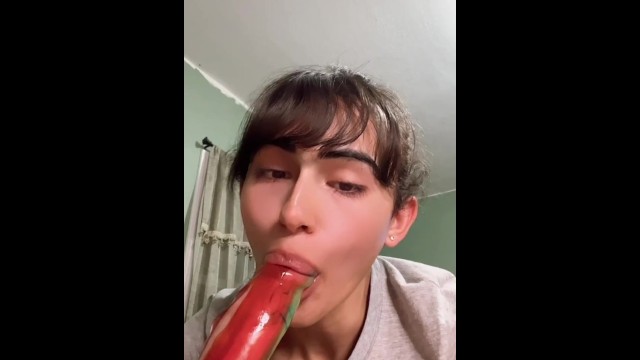 Slurping a fruit roll up off my bf’s cock ???? ????
