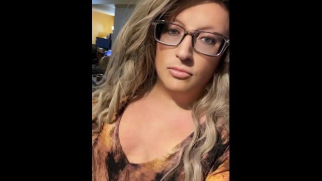 Sexy trans MILF shows ass in upskirt video