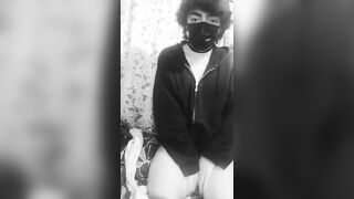 Namira le muestra su ano al público ????