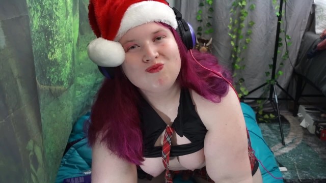 Chubby Chirstmas Tranny Makes a Gingerbread House Cums on it and Eats it POV