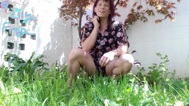 Trans girl peeing all over the garden (public peeing)
