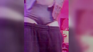 Sissy trys on booty shorts & yoga pants fer daddy????