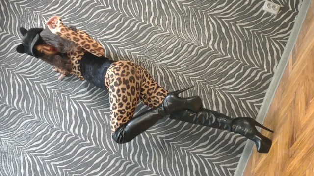 Sissy in leopard look