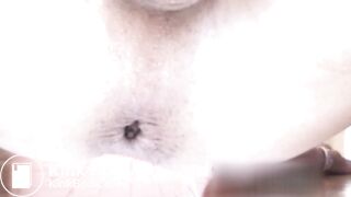 Anus grand ouvert, gros caca arrosé de sperme