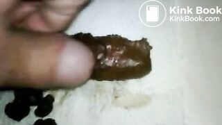 Je fais de gros cacas durs, ça m'excite, je jouis