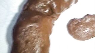 Un énorme caca bien lourd et dur me sort du cul, masturabtion et jets de sperme