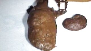 Un énorme caca bien lourd et dur me sort du cul, masturabtion et jets de sperme