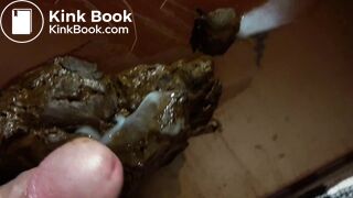 Je fais un bon gros caca que je remplis 2x de sperme