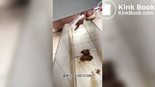 The Girl Defecated In The Dirty Toilet 36