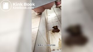 The Girl Defecated In The Dirty Toilet 36
