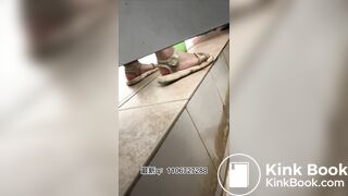 The Girl Defecated In The Dirty Toilet 36