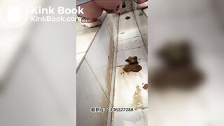 The Girl Defecated In The Dirty Toilet 36