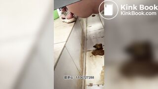 The Girl Defecated In The Dirty Toilet 36