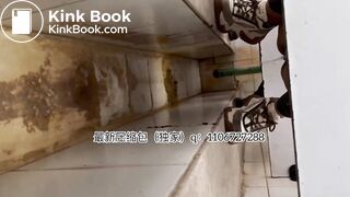 Beautiful women pooping in the toilet 29