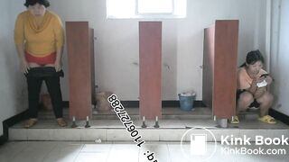 Beautiful women pooping in the toilet 33