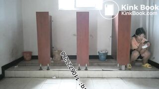 Beautiful women pooping in the toilet 33