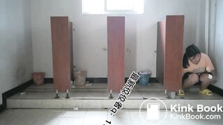 Beautiful women pooping in the toilet 33