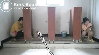 Beautiful women pooping in the toilet 33