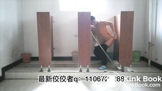 Beautiful women pooping in the toilet 34